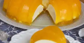 Aprenda a fazer uma gelatina mágica recheada de cheesecake