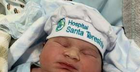 Menino nasce pesando mais 5 kg e ganha apelido de “Super Bebê”