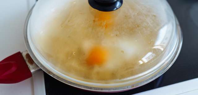 Miojo gratinado sem forno: o truque que está enlouquecendo a internet