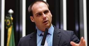 Eduardo Bolsonaro ataca jornalista da Folha com insinuações sexuais