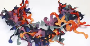 Joias contemporâneas de todo o Brasil reunidas em exposição