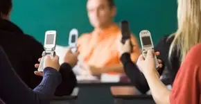 Celular e tecnologia: ajudam ou atrapalham os estudos?