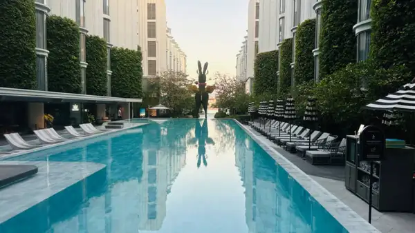 Piscina do Bangkok - The Salil Riverside