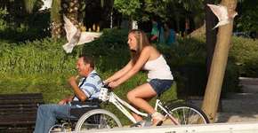 Dispositivo permite que usuário encaixe cadeira de rodas em qualquer bicicleta