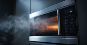 Aquele susto quando o micro-ondas para do nada tem explicação