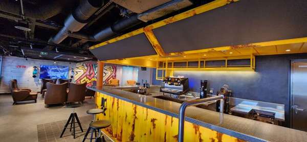 O rústico The Box Bar, que fica no complexo Sports Center