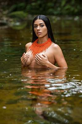 Índia fitness Cinthia Vallentim inclui larvas e formigas em sua dieta