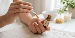 O óleo natural que ajuda a hidratar cutículas ressecadas em apenas 3 minutos por dia