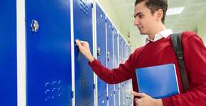 Projeto quer obrigar as escolas a disponibilizarem armários para os alunos guardarem material escolar