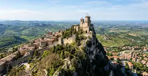 O país, menor que Mauá, a república mais antiga do mundo, com 1.700 anos, tem mais carros do que habitantes.