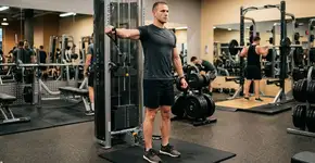 3 exercícios esquecidos para ombros enormes