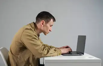 Secondary news: Adeus à corcunda de escritório: 3 dicas simples que especialistas garantem funcionar