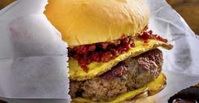 Aprenda a fazer o hambúrguer gourmet do Buzina Food Truck