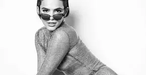 Bruna Marquezine posa com macacão transparente de R$ 25 mil