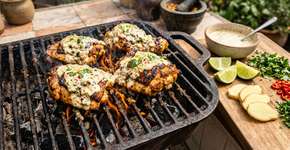 Os chefs tailandeses concordam: “Para fazer frango perfeito, o que você precisa é mariná-lo em leite de coco, gengibre e limão.”