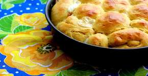 Faça no café da tarde: pãezinhos de cenoura recheados com requeijão