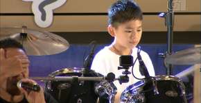 Menino cego toca bateria em show e emociona plateia no Japão; veja