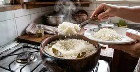 Juanjo López, chef: “O arroz branco não é feito com água, mas com 3 dentes de alho, 2 folhas de louro e caldo.”