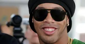 Dimenstein: Ronaldinho Gaúcho faz Bolsonaro passar vergonha mundial