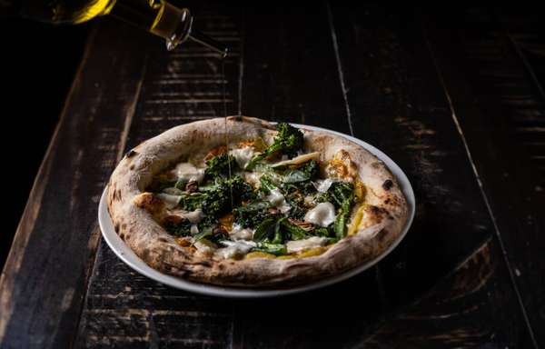 Tássia Magalhães trouxe uma combinação delicada de queijo Cablanca, tomate amarelo e brócolis confit tostado com azeite e alho