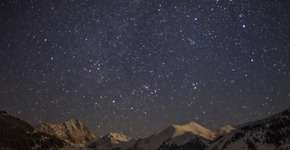 Impressionante chuva de meteoritos toma os céus