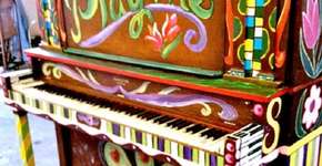 Projeto espalha pianos por espaços públicos de Porto Alegre