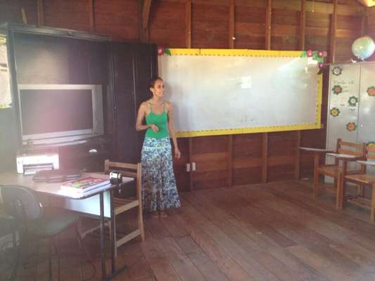 As aulas são feitas no sistema de ensino à distância e têm acompanhamento presencial de um professor. (Gabriela Rassy)