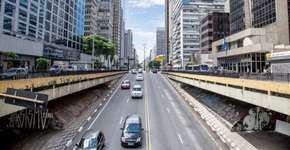 Após ser assaltado, gay pede ajuda a rapaz e é agredido