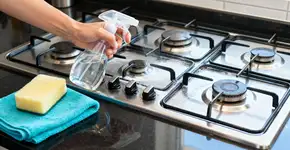 Nem detergente nem bicarbonato de sódio: Como limpar o fogão com uma mistura caseira e sem esforço