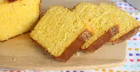 Bolo de milho com leite condensado na massa