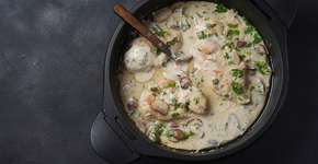 Frango cremoso com cogumelos: sabor em cada garfada