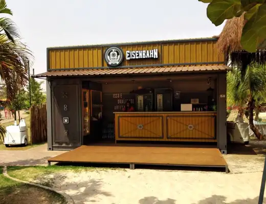 Eisenbahn Beer Place, choperia pé na areia do Hot Beach