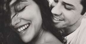 Débora Nascimento exibe a barriguinha de grávida na natação