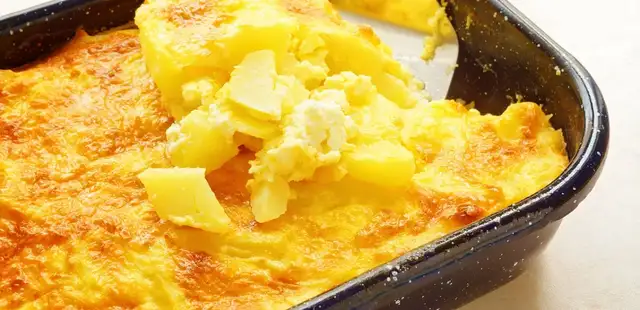 Batata recheada no forno com presunto e queijo derretido