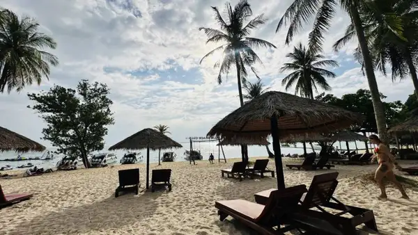 Passeio à Ilha do James Bond dura o dia todo e inclui caiaque com exploração de cavernas