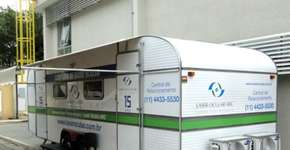 Clínica móvel leva consultas oftalmológicas a empresas e escolas