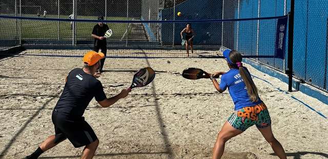7 lugares gratuitos para praticar beach tennis em SP