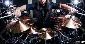 “Música na Conveniência” apresenta Marcos Santurys