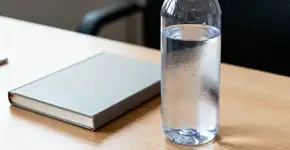 Você está bebendo água errado e seu corpo está pagando o preço