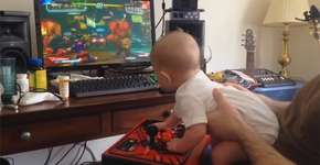 Bebê de seis meses ‘zera’ videogame Street Fighter V