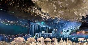 Casamento tem decoração de céu surreal de LED e Swarovski