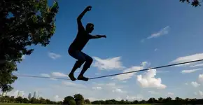 Slackline: Tudo o que você precisa saber para iniciar no esporte