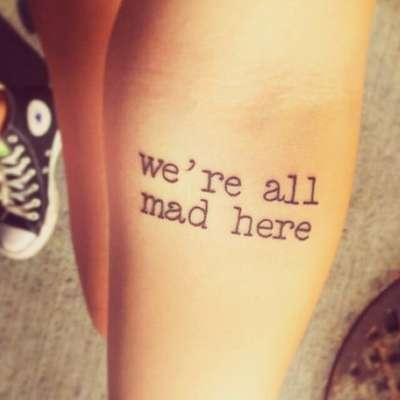 Alice nos país das maravilhas (crédito: @superawesometattoos)