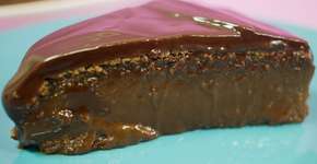 Bolo mousse de chocolate que desmancha na boca