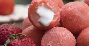 Brigadeiro de paleta mexicana recheado com sorvete