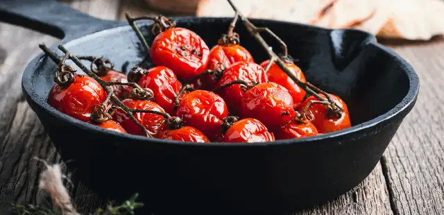 Saiba como fazer confit de tomate e cebola para servir como entrada ou acompanhar pratos principais