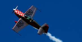 Domingo Aéreo, em Pirassununga, terá show de acrobacias com o Comandante Paulo Medina