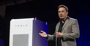 Nova bateria de 130 cm movida a energia solar mantém casa acesa por horas