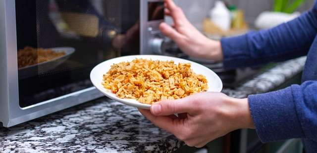 Arroz de micro-ondas: praticidade e sabor em um só prato