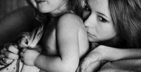 Fotógrafa russa faz retratos sensíveis de crianças e famílias